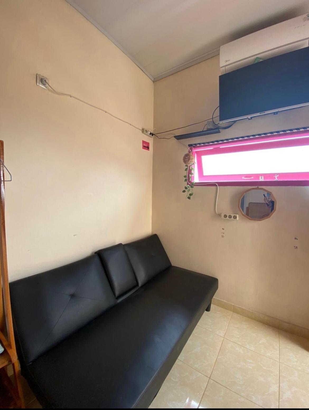 Et Malio Stay & Travel Malioboro Pusat Kota Джок'якарта Екстер'єр фото